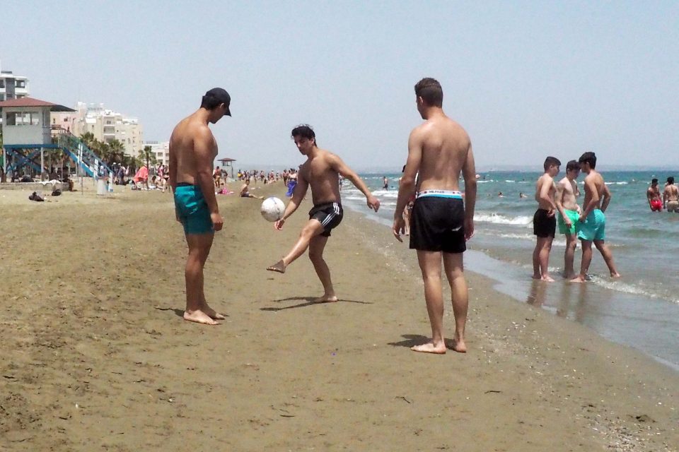 Kıbrıs 15 Haziran'dan İtibaren Turistlere Kapıları Açmaya Hazır