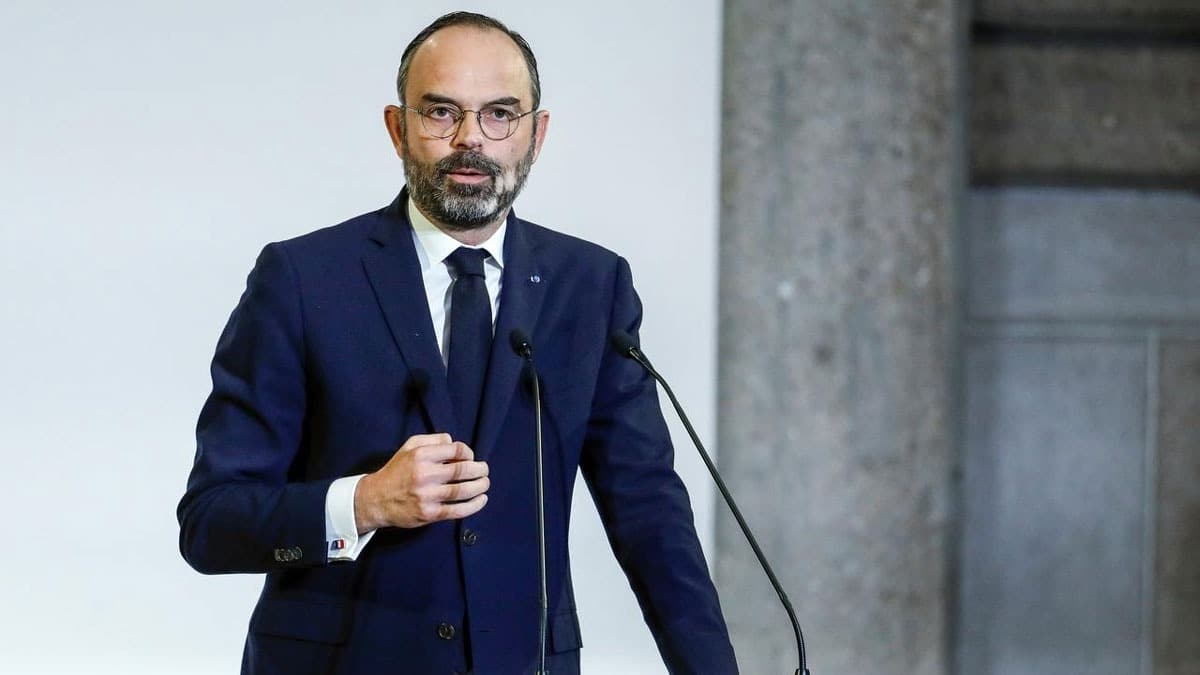 Fransa Başbakanı istifa etti!