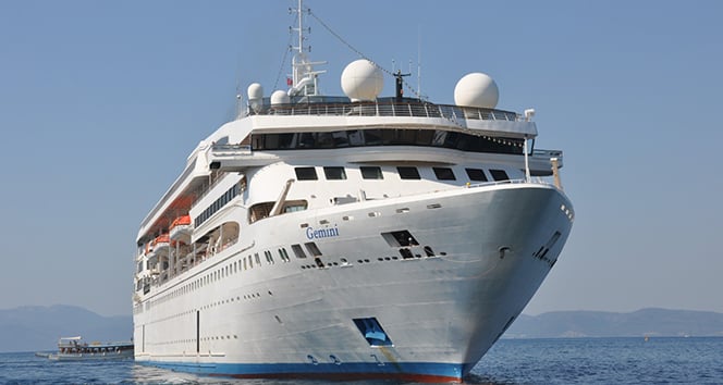 Aylar Sonra İlk Kruvaziyer Kuşadası Limanı'na Yaklaştı