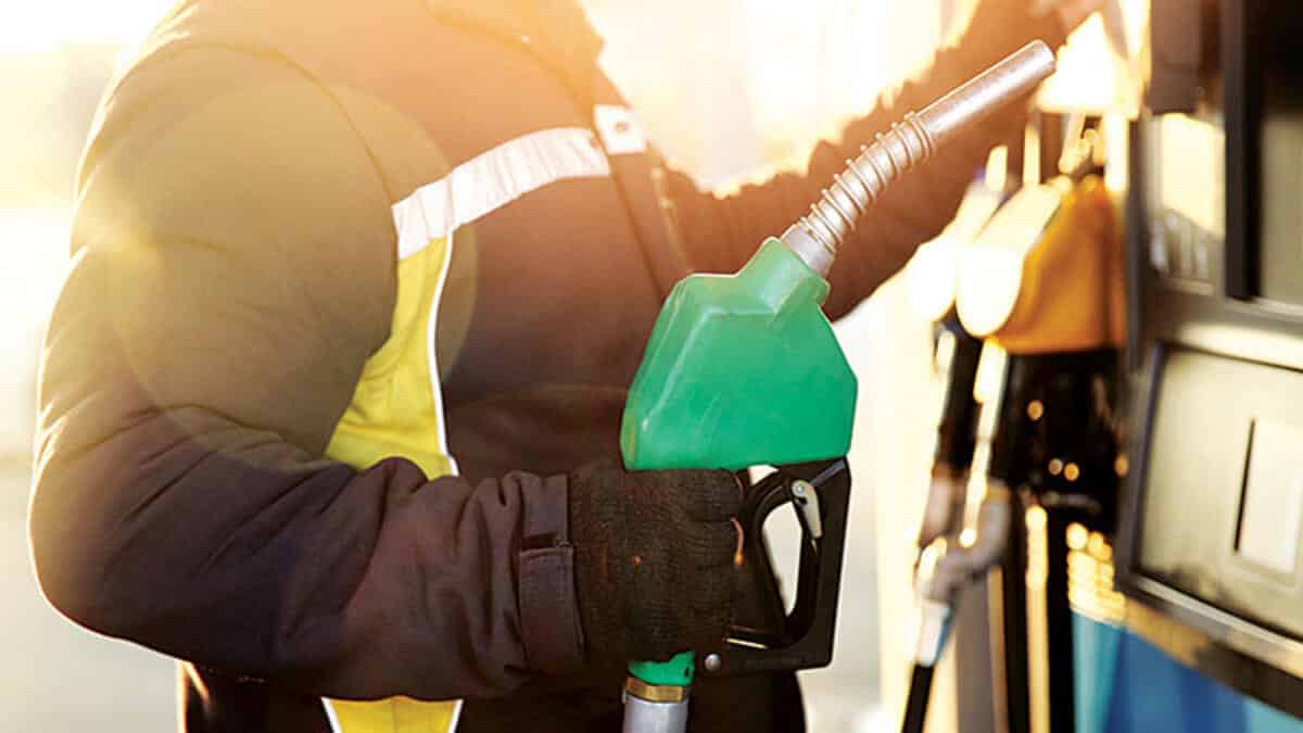 Benzine 23 Kuruş Zam Geliyor