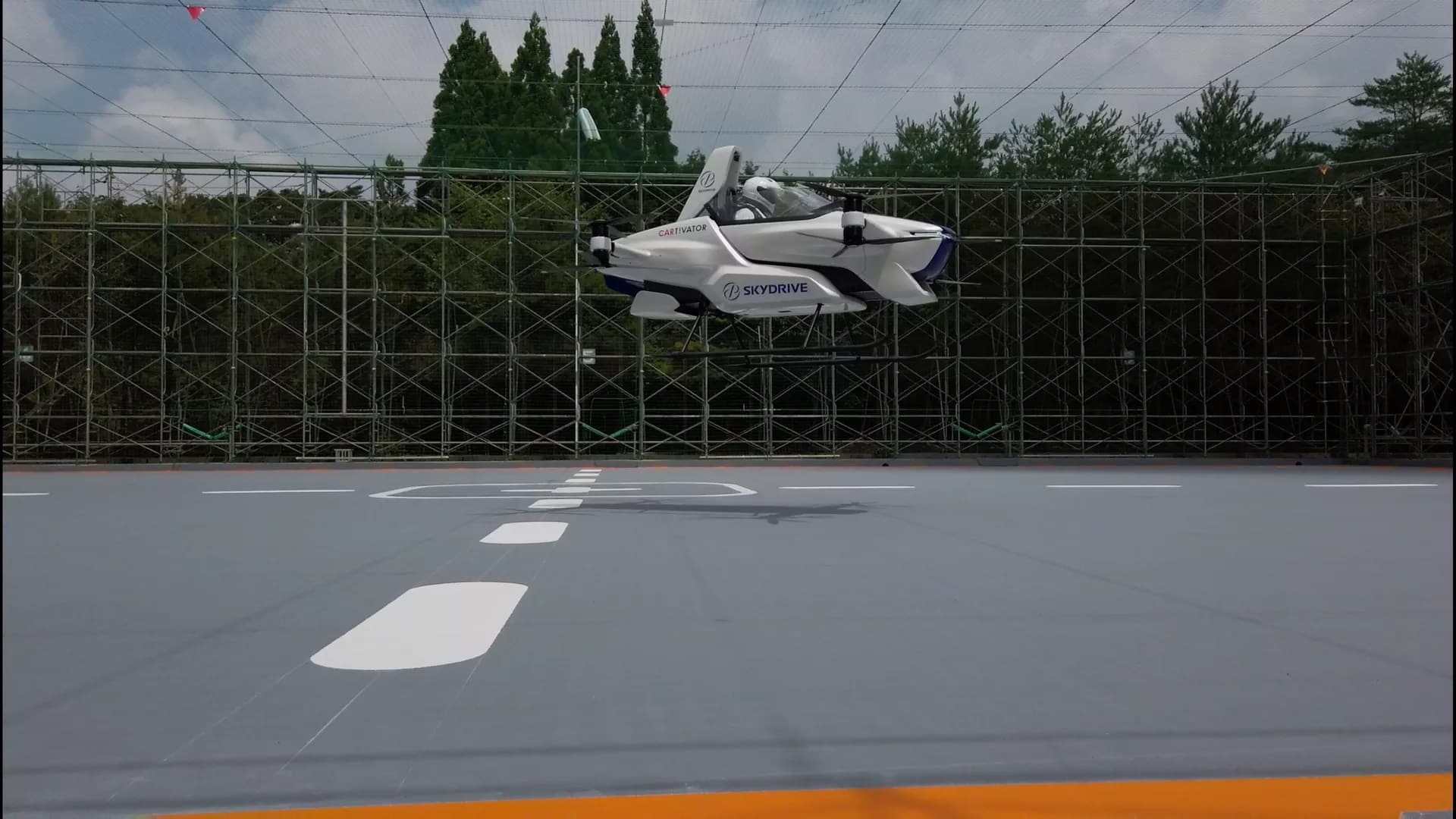 Flying Car Hovered In The Air For 4 Minutes