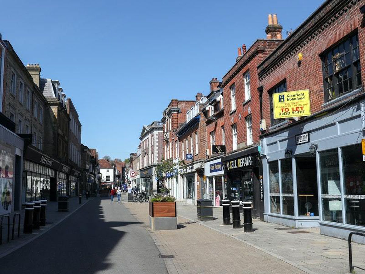 İngiltere, Son Karantinadan Sonra İkinci Durgunluğuna Giriyor