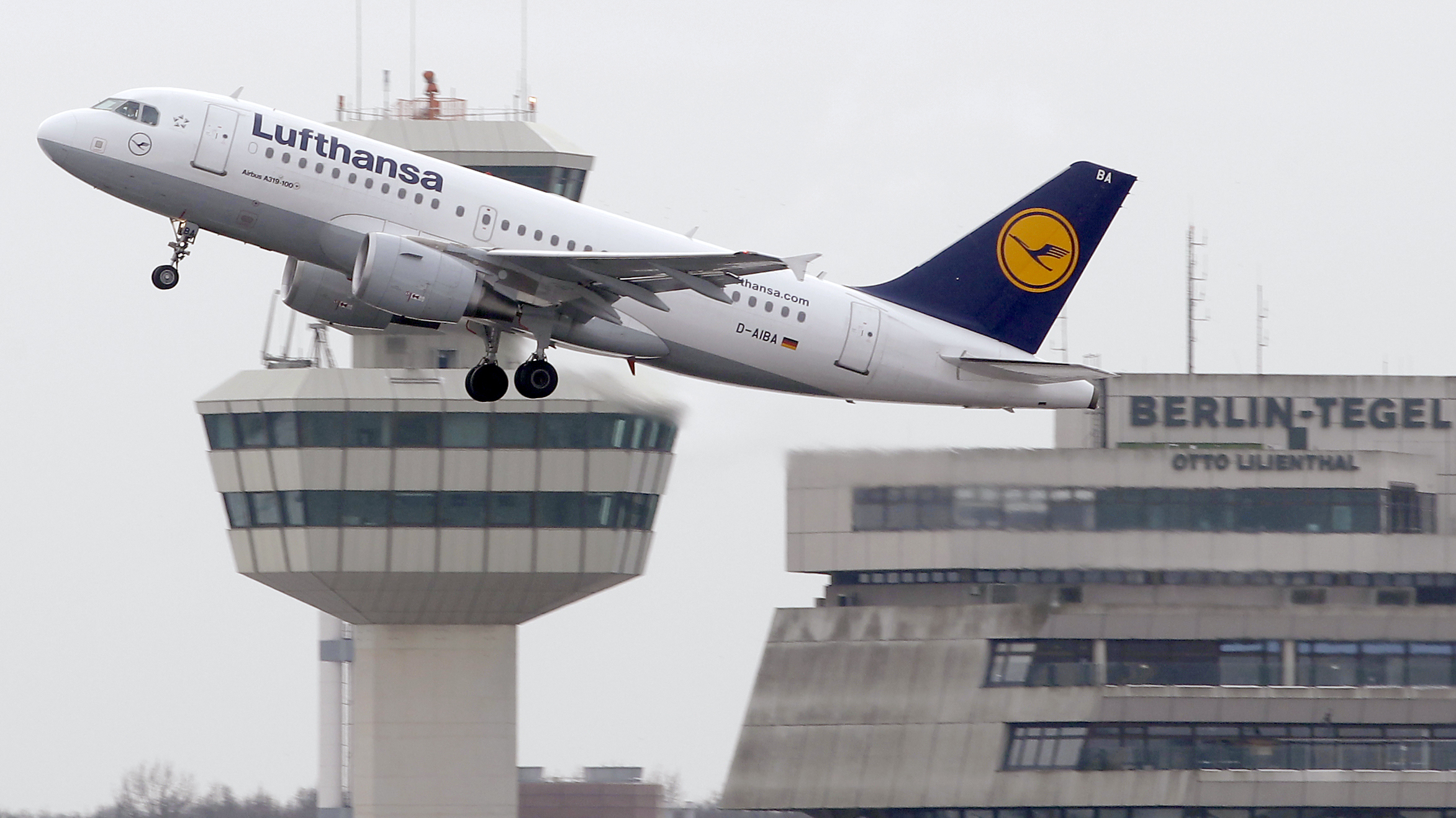 Berlin Tegel Havaalanı'ndan Son Tarifeli Uçak Cumartesi Günü Kalktı