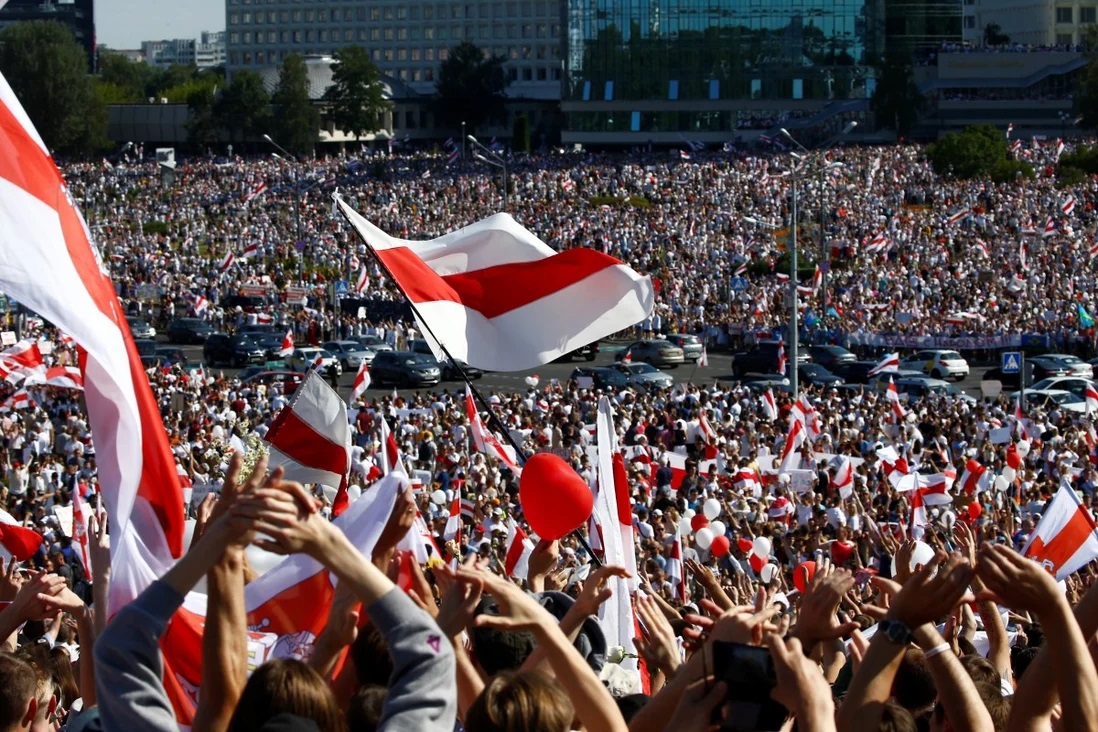 Thousands of Belarusians demonstrated, more than a hundred were detained by police