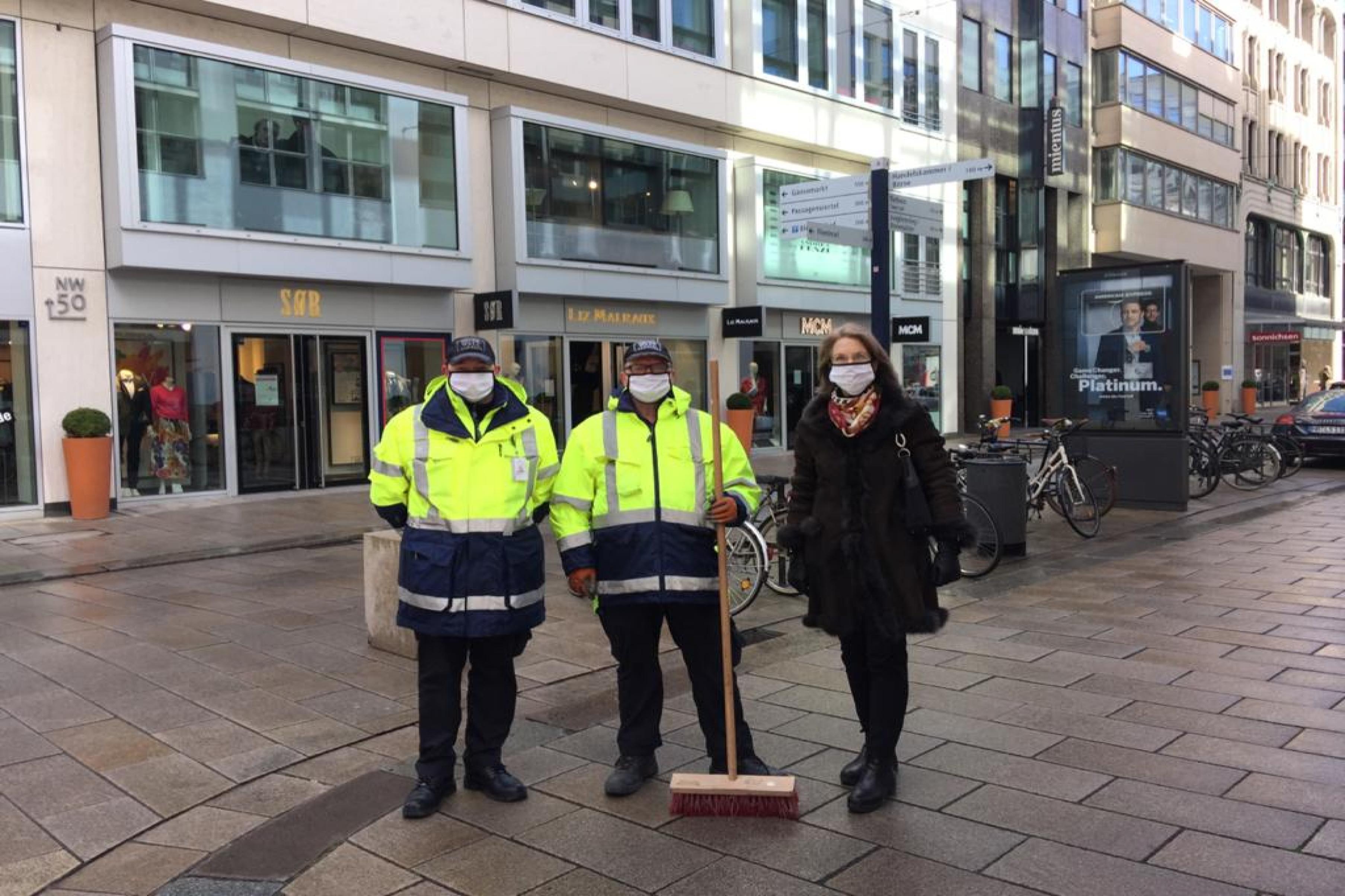 Protective drapes sharply increased the sales of the fashion company van Laack