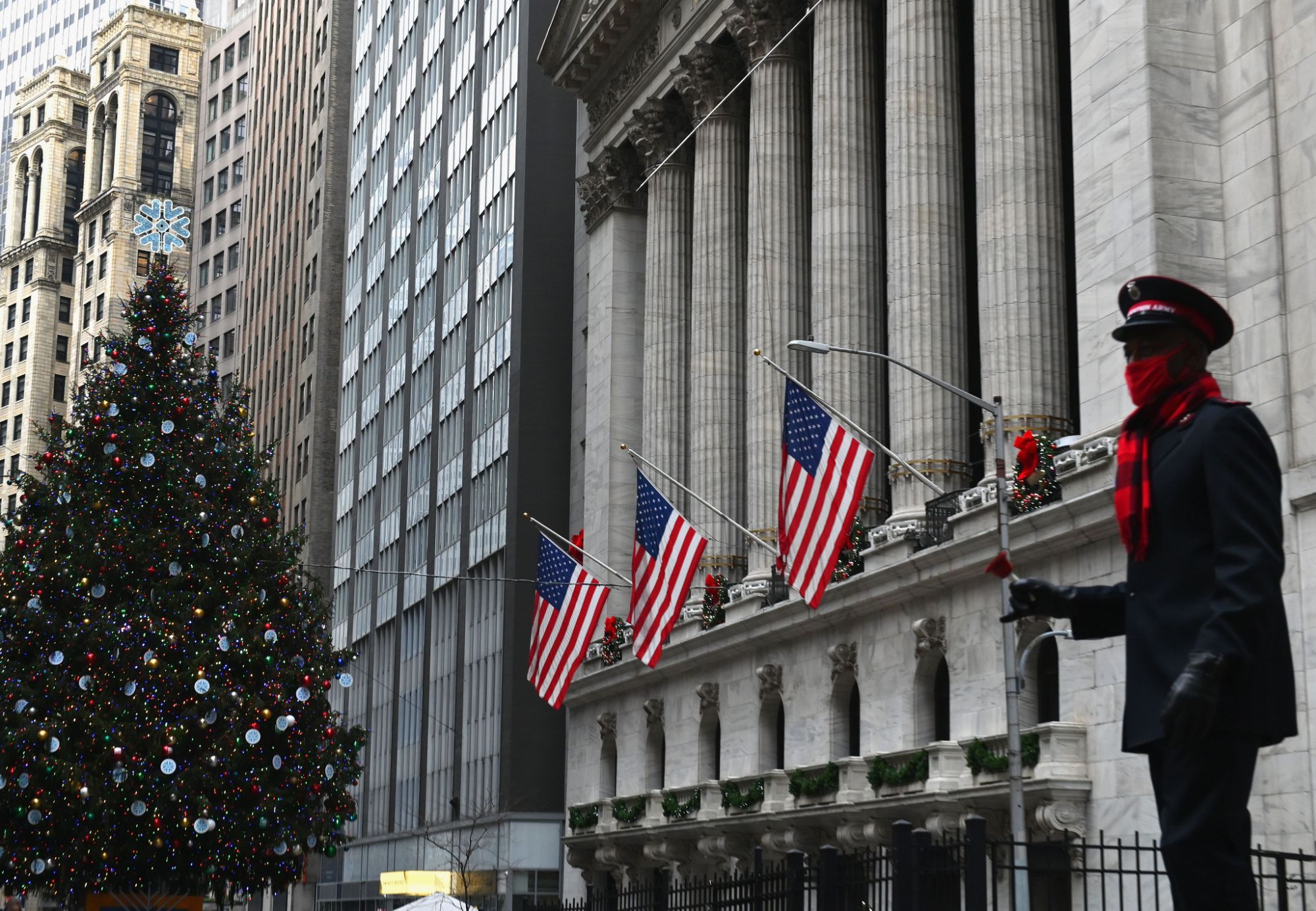The US stock market strengthened, the Dow Jones set a new record