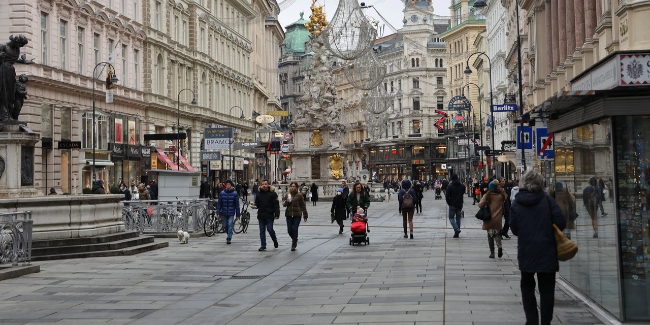 The Austrian economy returned to decline after strong growth
