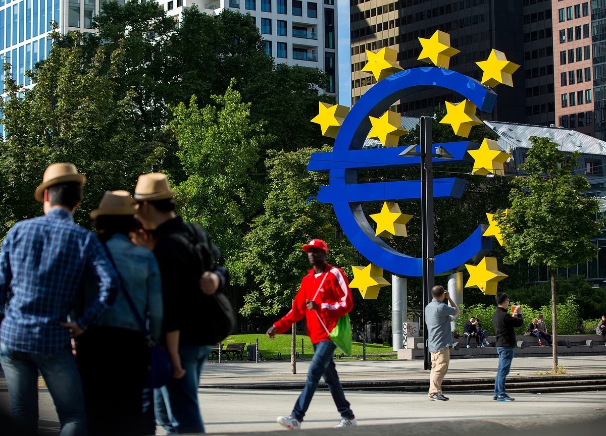 Confidence in the euro area economy fell in January