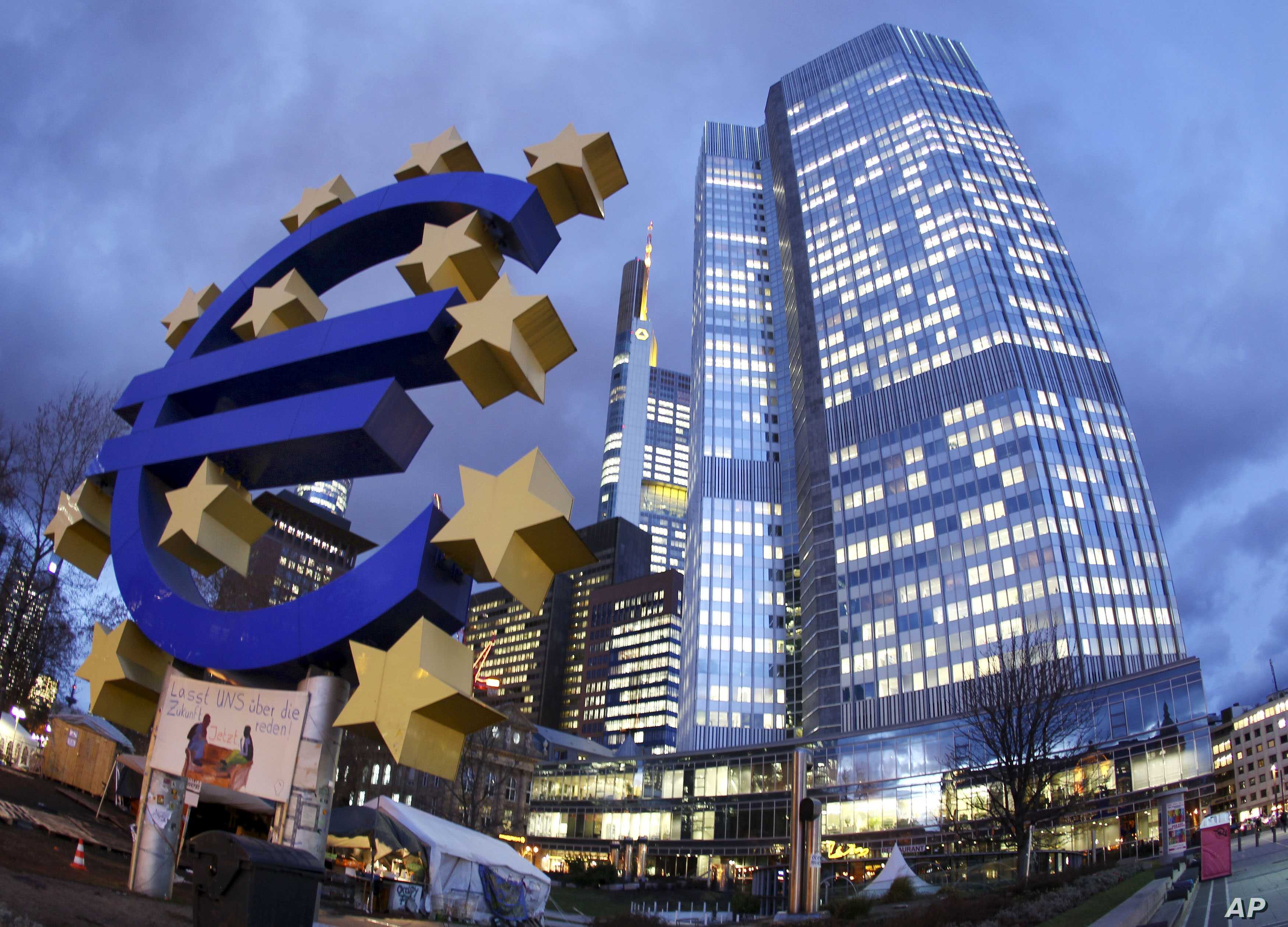 Banks in the euro area tightened lending conditions