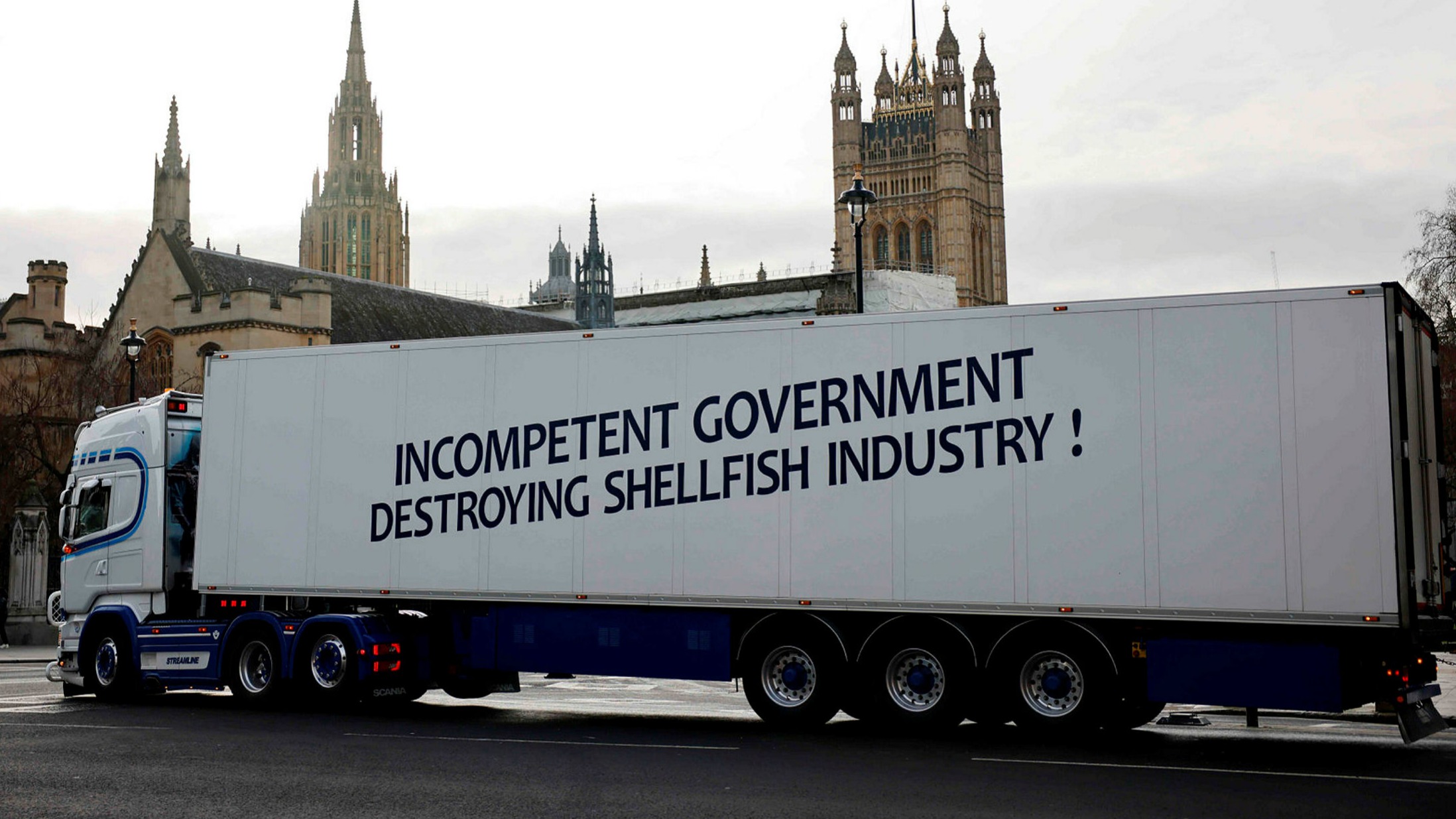 Balıkçı şirketleri bürokrasiye karşı İngiliz Parlamentosu'nu protesto etti