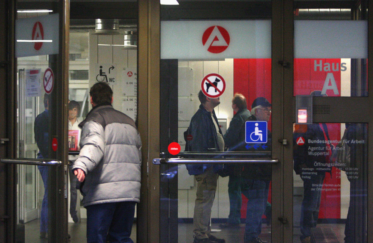Almanya'da işsizlik önemli ölçüde artıyor
