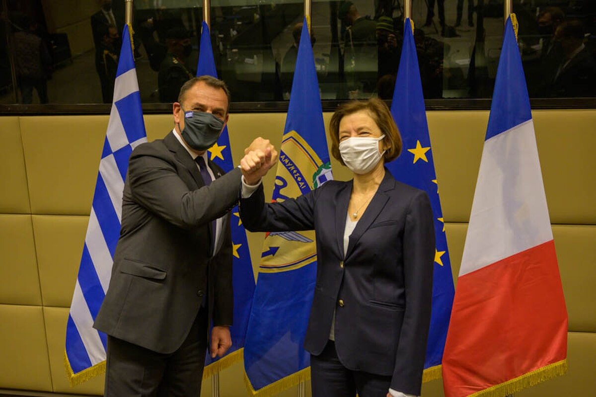 Yunanistan, 2,3 milyar avroya 18 Fransız Rafale savaş uçağını satın aldı