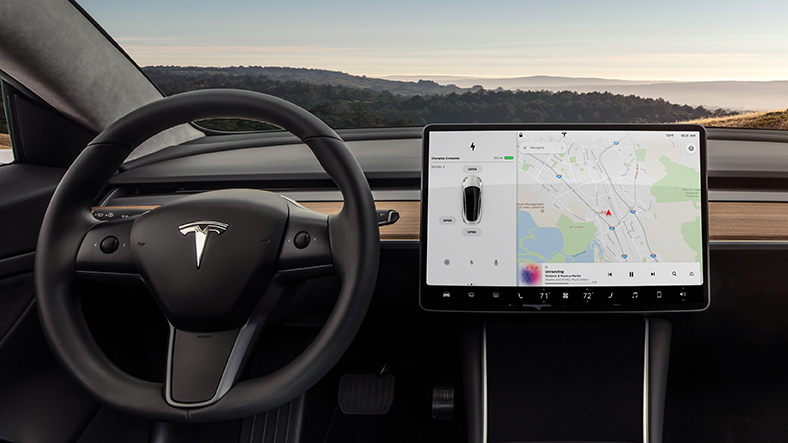 Tesla Ekran Sorunu Nedeniyle Araçlarını Geri Çağırıyor