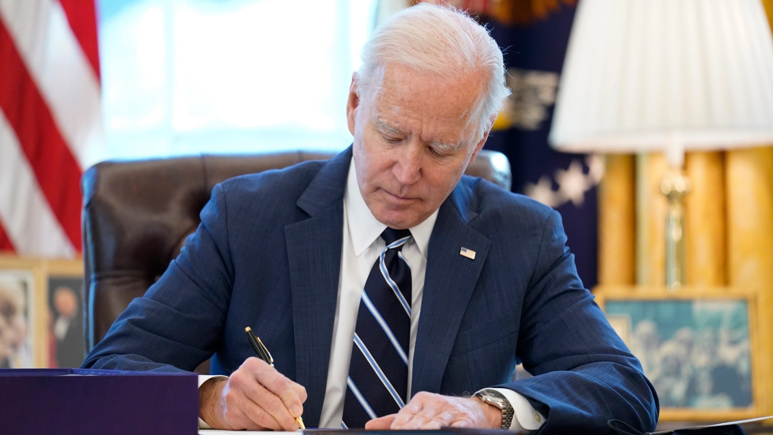 Biden 1.9 trilyon dolarlık teşvik paketini imzaladı