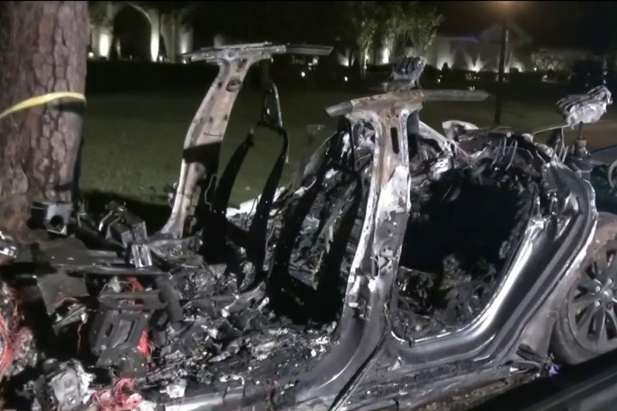 Two people died in an accident in an apparently autonomous Tesla car