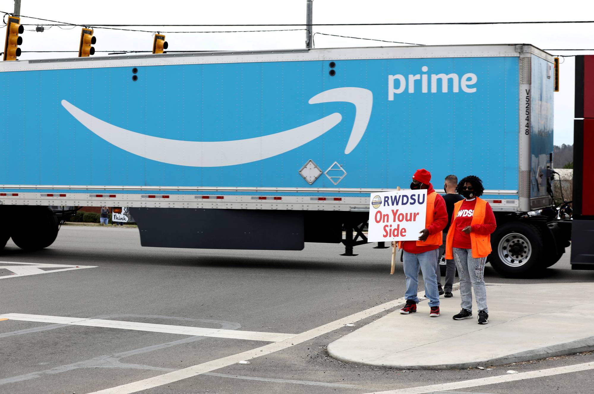 Online retailer Amazon prevents union formation