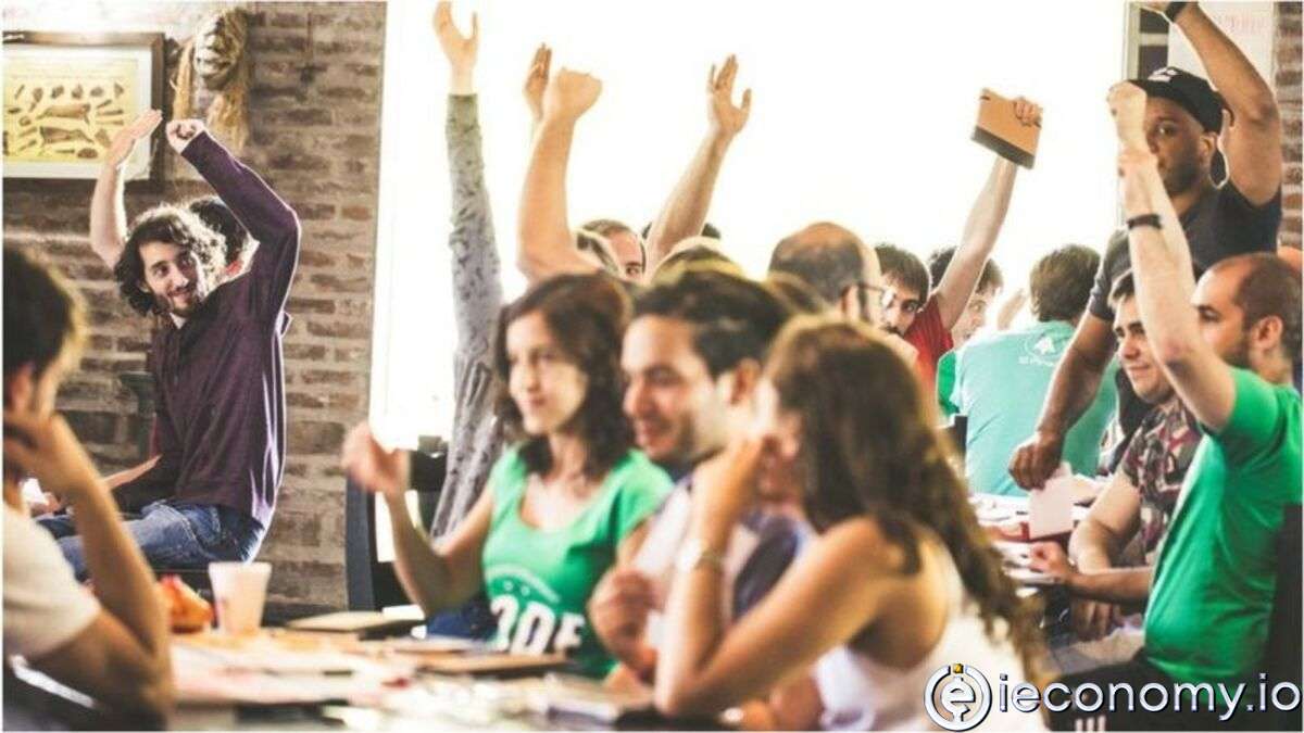 In 10Pines IT company, employees determine the amount of their salary