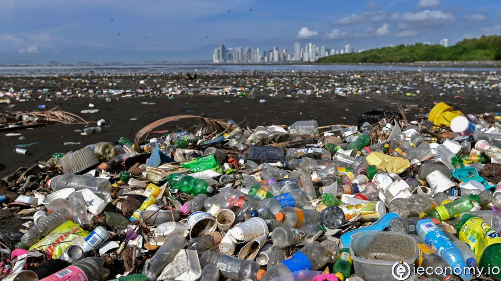 Dünyadaki yüz şirket, plastik atıkların yüzde 90'ını üretiyor