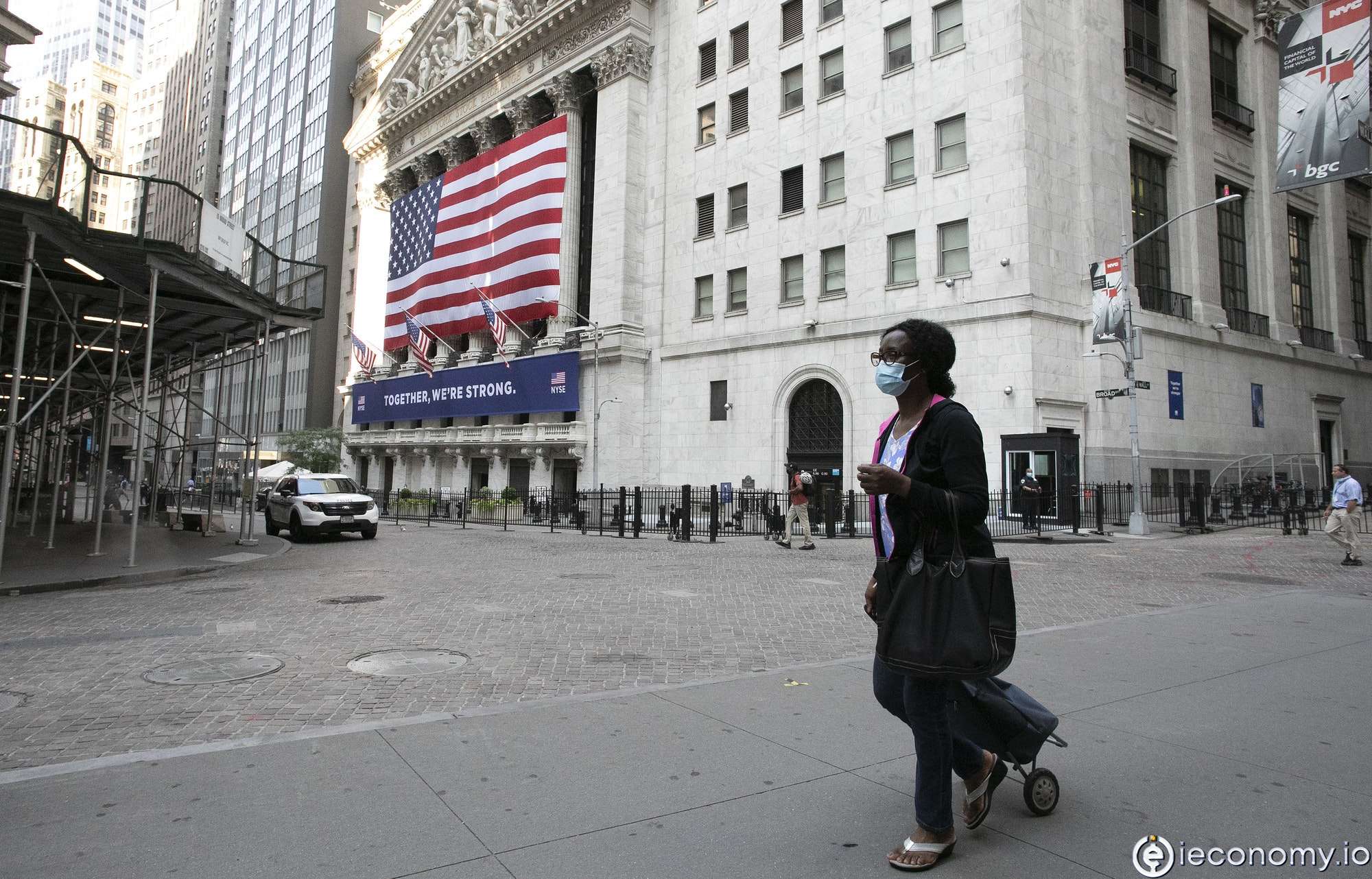 Wall Street'teki yatırımcılar endeksleri roller coaster'a çevirdi