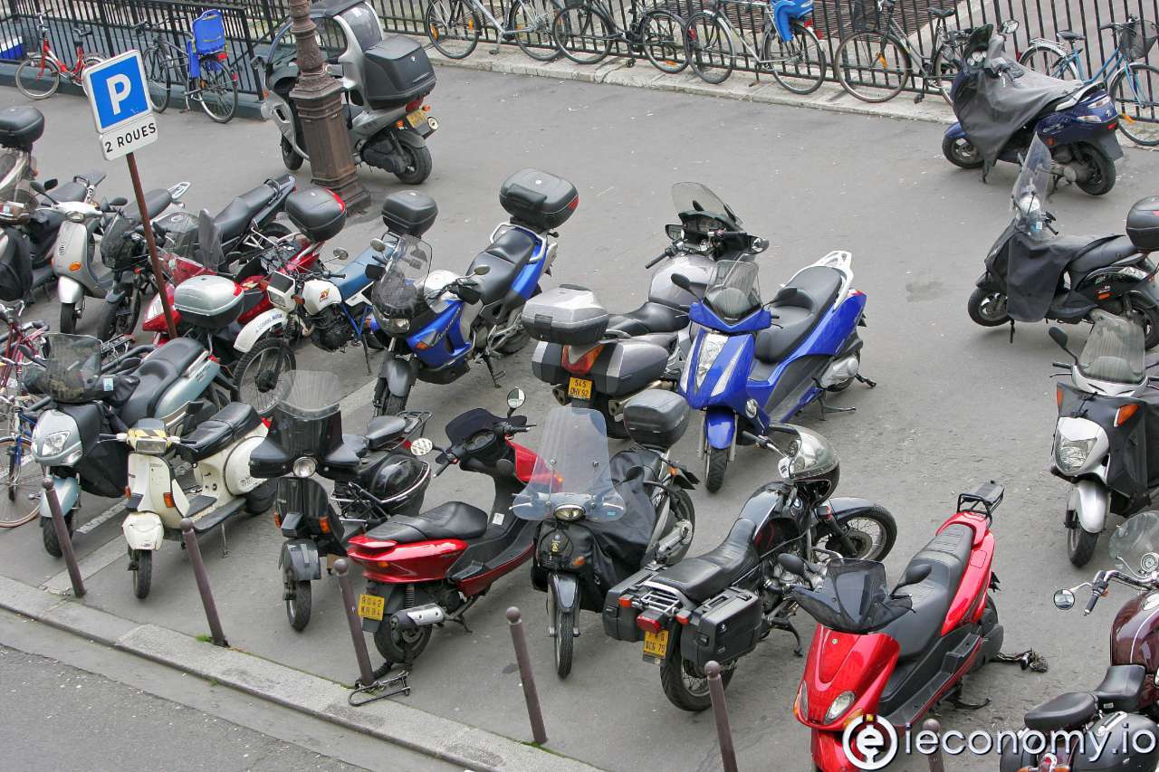 Motosiklet sahipleri Paris'te otopark için para ödemek zorunda kalacak