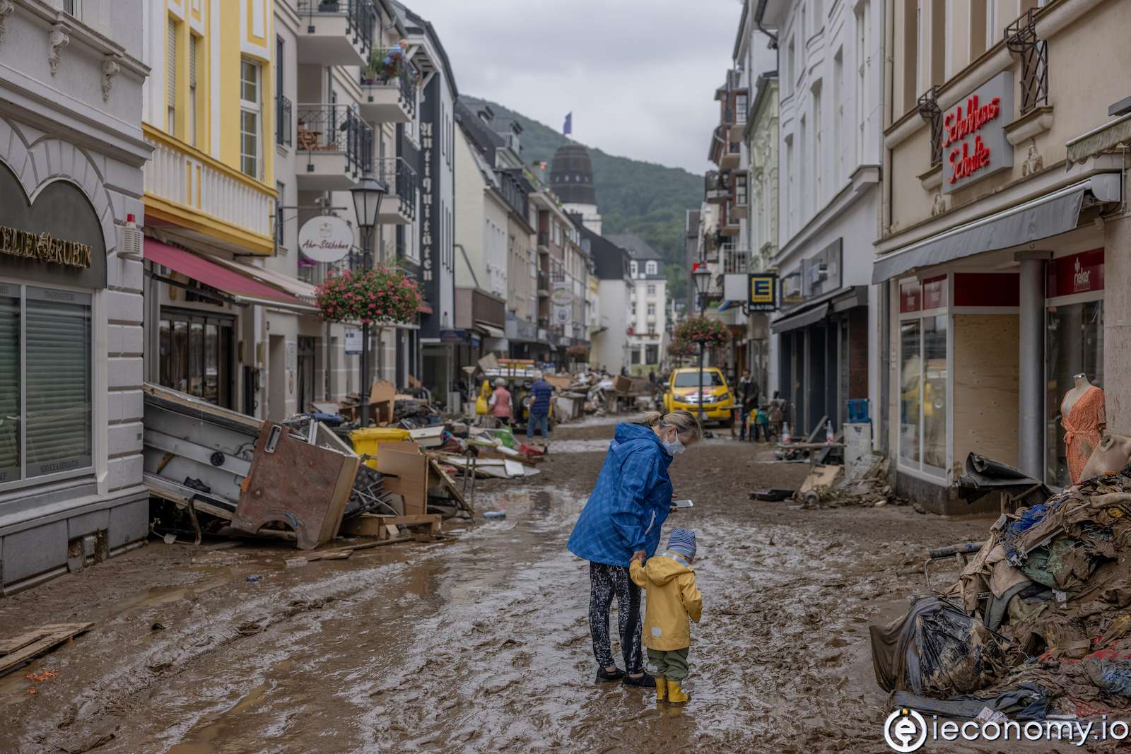 The ECB considers global warming to be a serious threat to banks