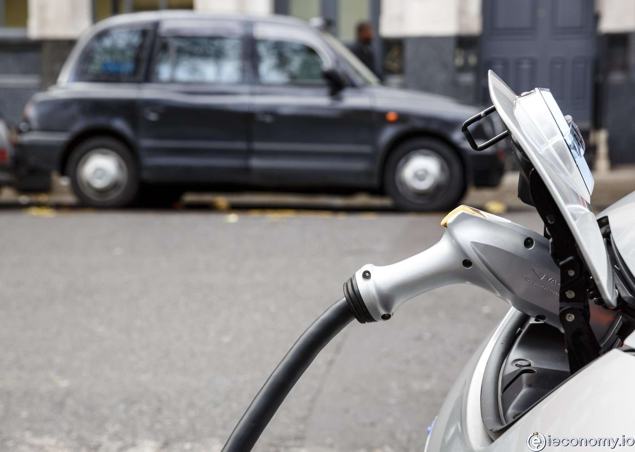 Elektrikli araba takıntısına rağmen, Norveçliler petrolden vazgeçmiyor