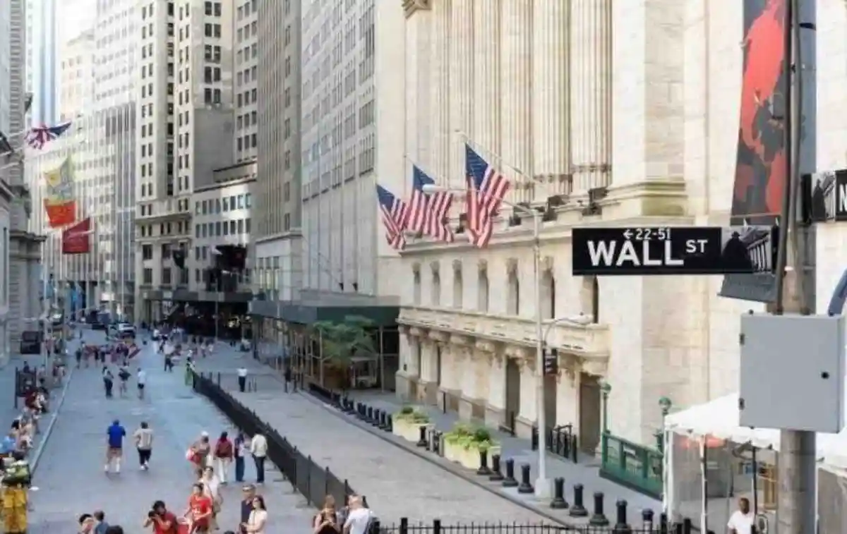 The upward movement on Wall Street has continued