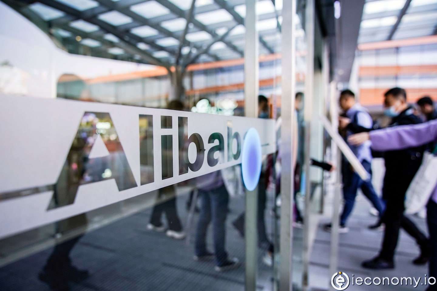Alibaba, yöneticilerden birinin karşılaştığı tecavüz iddialarına yanıt veriyor
