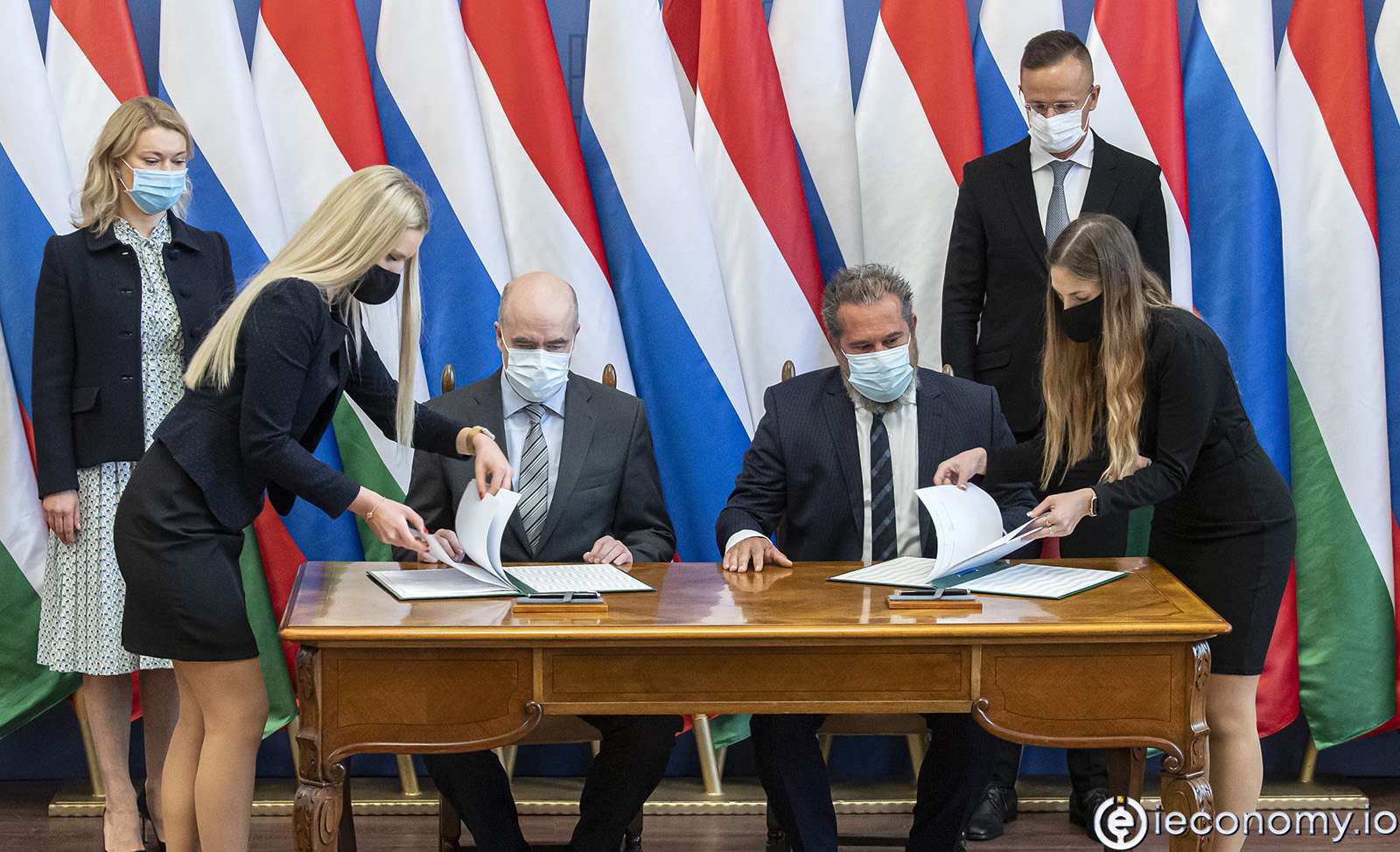 The agreement between Russia and Hungary has provoked Ukraine