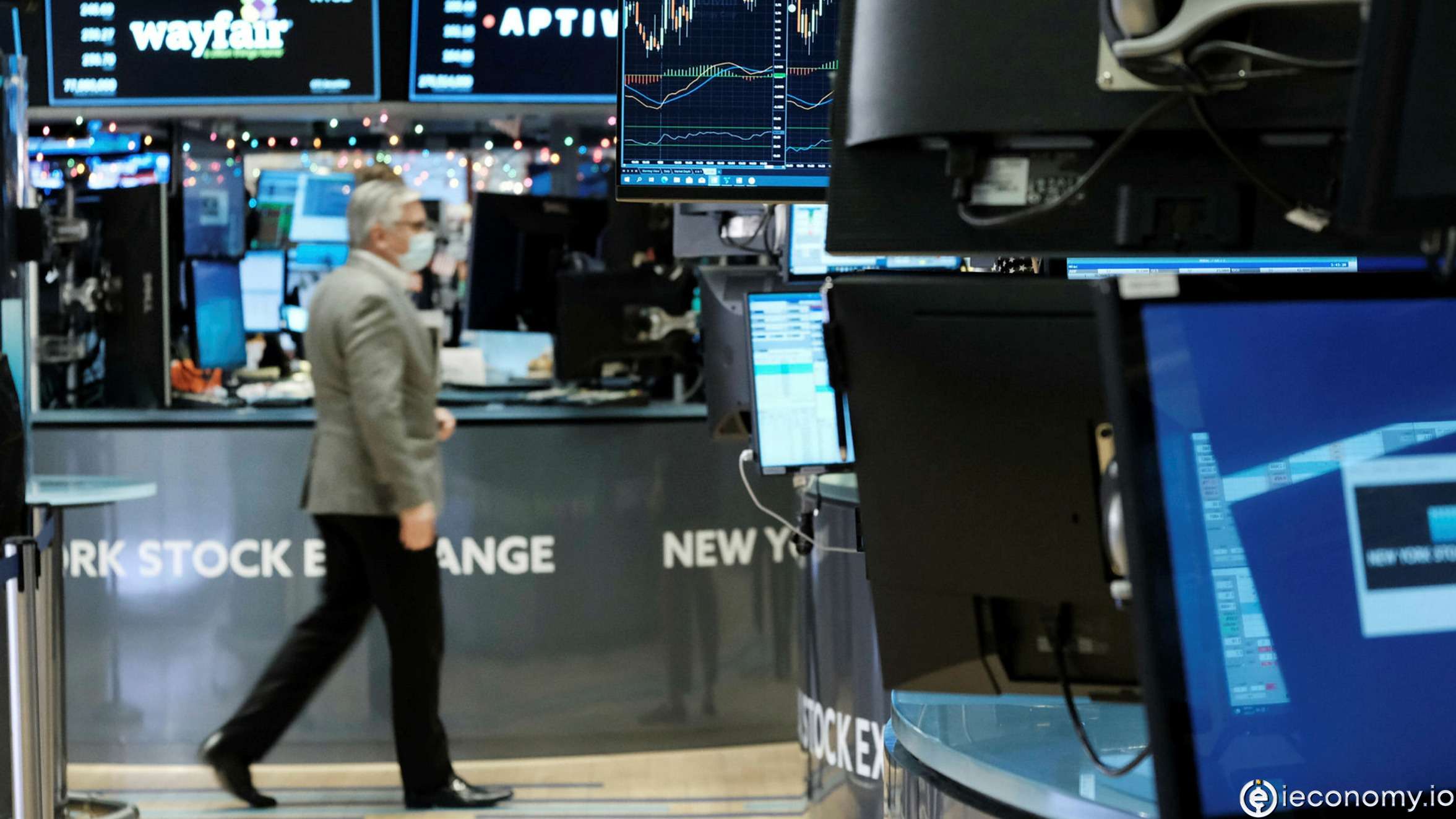 Europe stocks close lower as monetary policy decisions take center stage