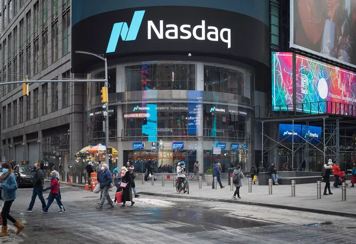 Nasdaq 100 Yükselirken, Tesla'nın Kazançları Tahminleri Aştı.