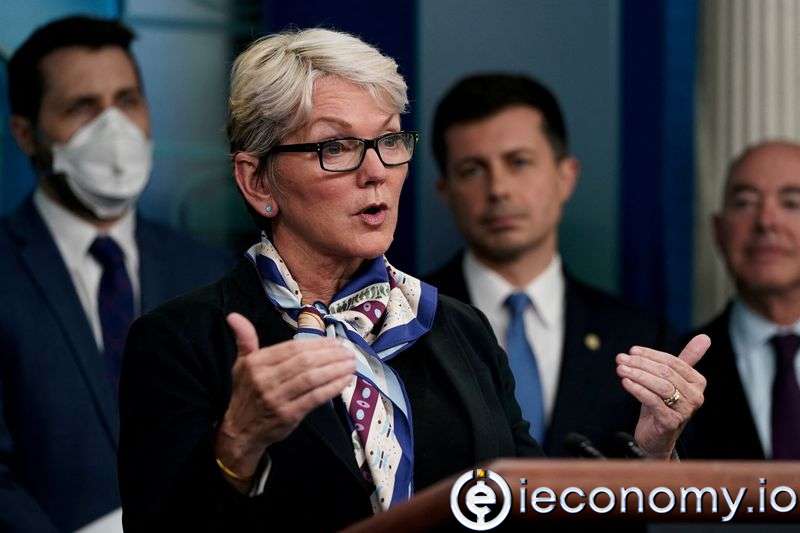 ABD Enerji Bakanı rafinericileri yakıt ihracatını artırmamaya çağırdı