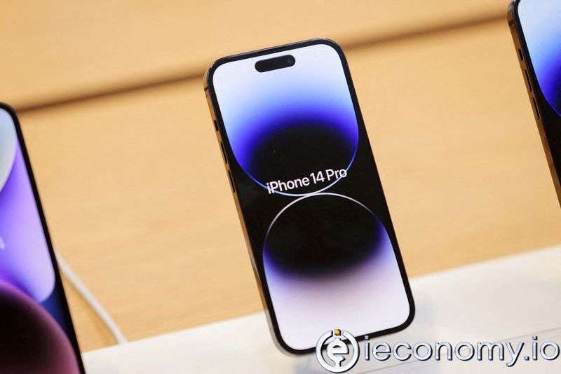 New iPhones have Qualcomm satellite modem and new Apple radio chips