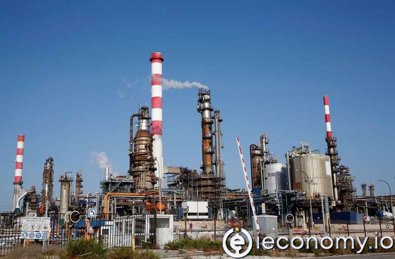 Petrol düzeltmeyle yükseldi, resesyon endişeleriyle haftalık kayıp yolunda ilerliyor