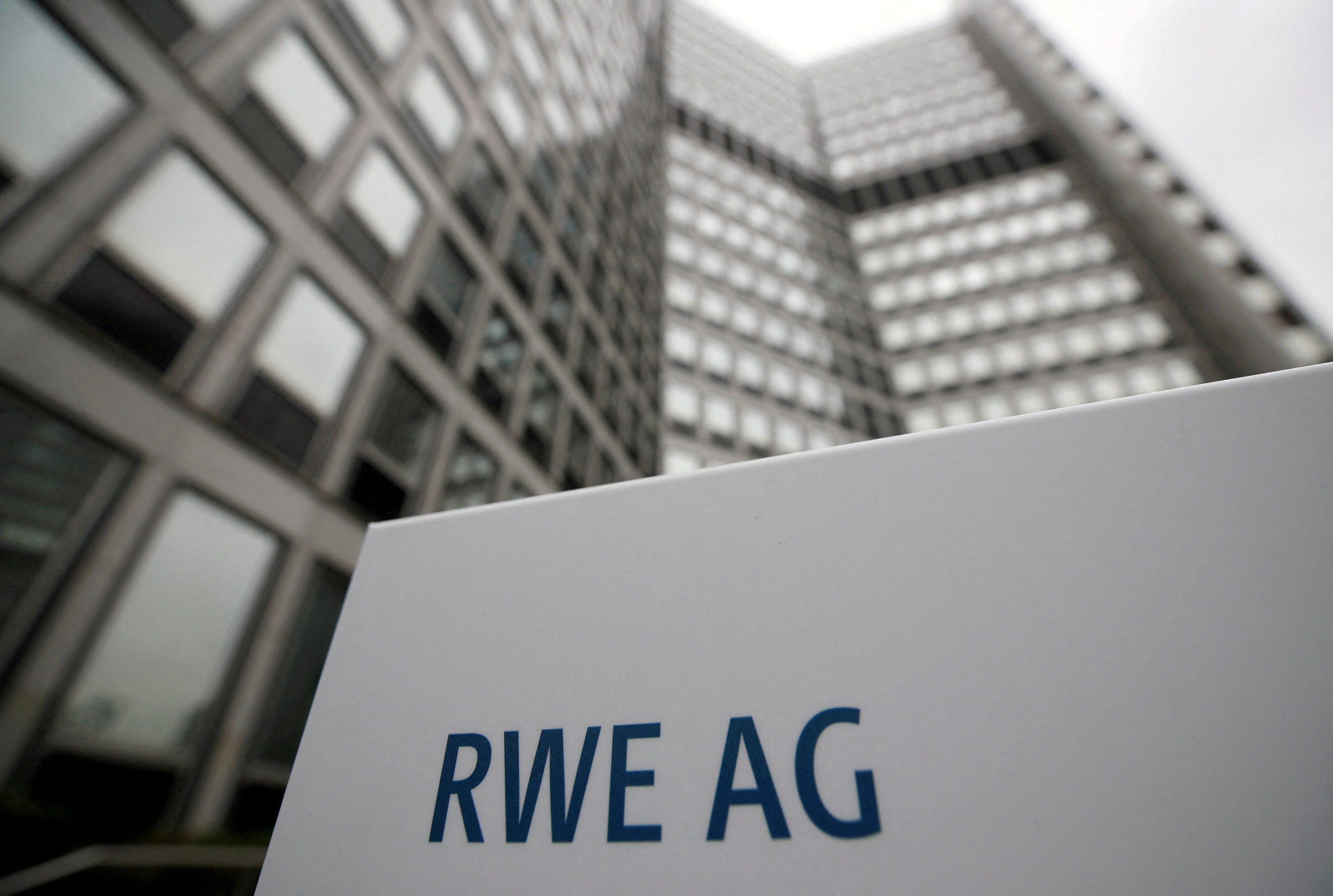 Germany's RWE buys Con Edison's renewable portfolio for $6.8 billion