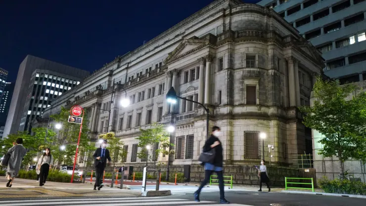 Hong Kong hisseleri 2009'dan bu yana en düşük seviyeye geriledi, Japonya Merkez Bankası faizleri değiştirmedi