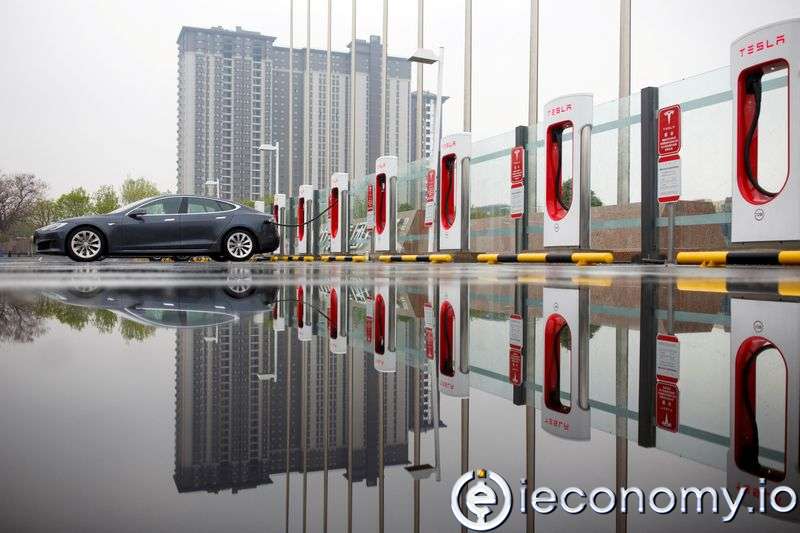 Tesla, Çin'deki Ölümlü Kazayla Ilgili Polis Soruşturmasına Yardımcı Olacağını Açıkladı