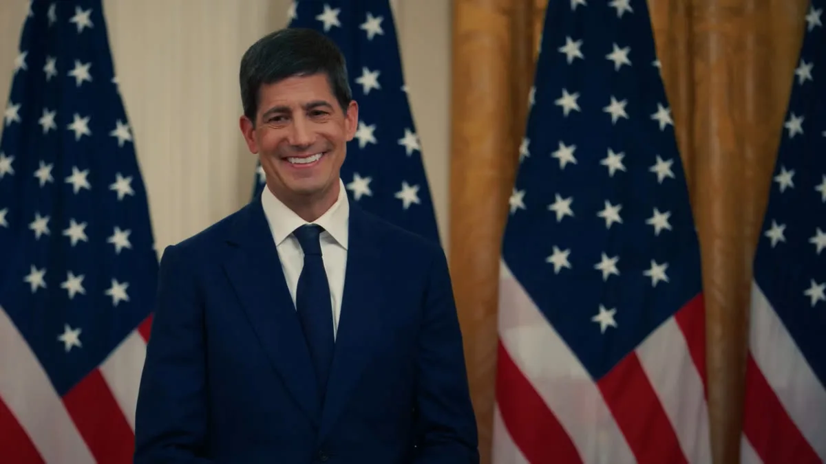 Fed Başkanı Kevin Warsh, Beyaz Saray'da ABD bayraklarının önünde