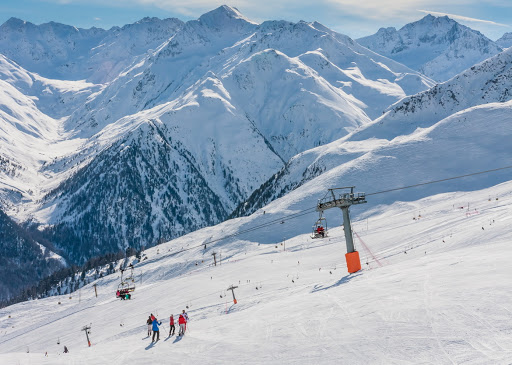 The ban on skiing will cause great losses to Italian tourism