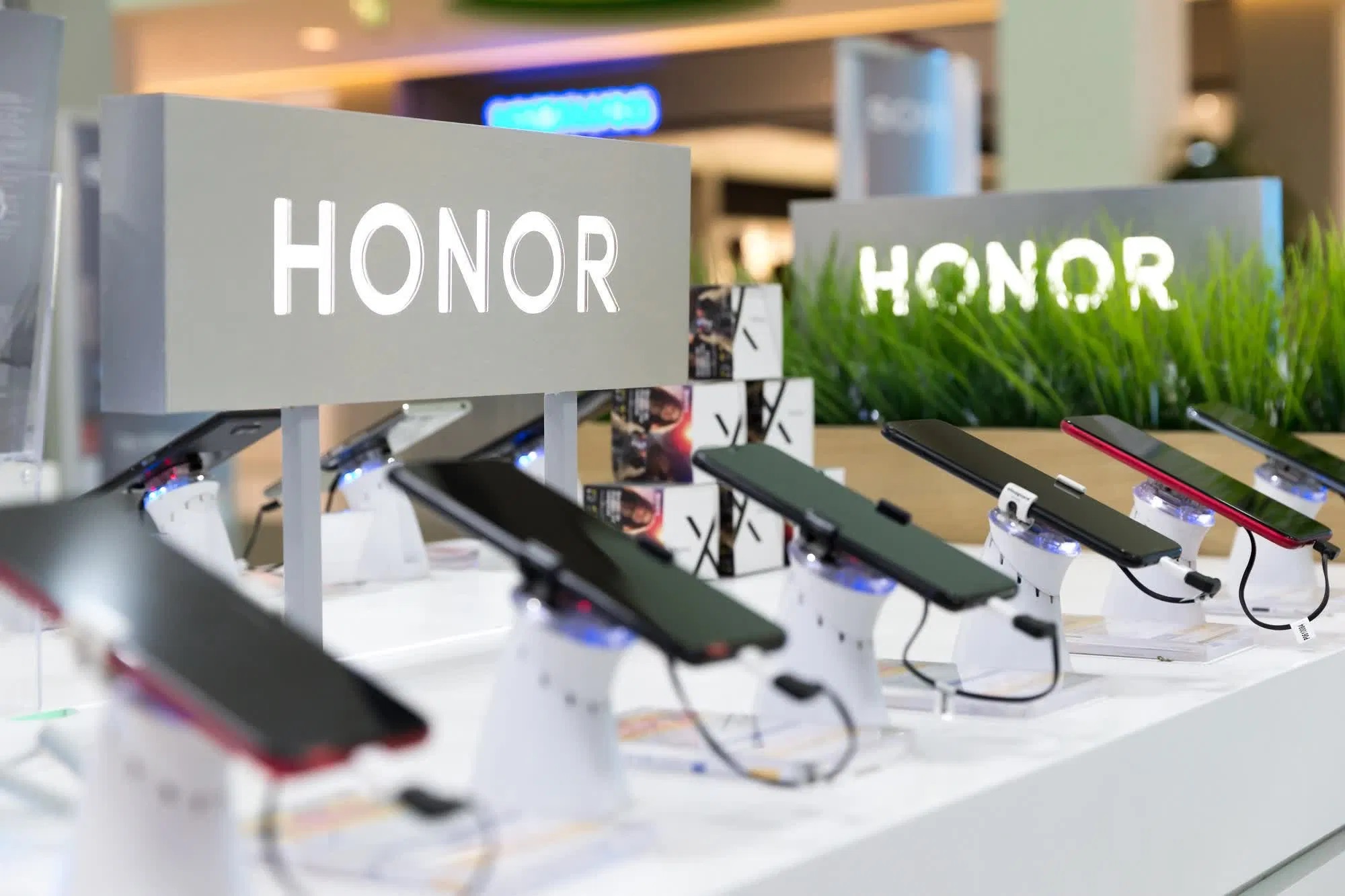 Huawei, Düşük Maliyetli Telefon Bölümünü Honor Konsorsiyumuna Satmayı Planlıyor