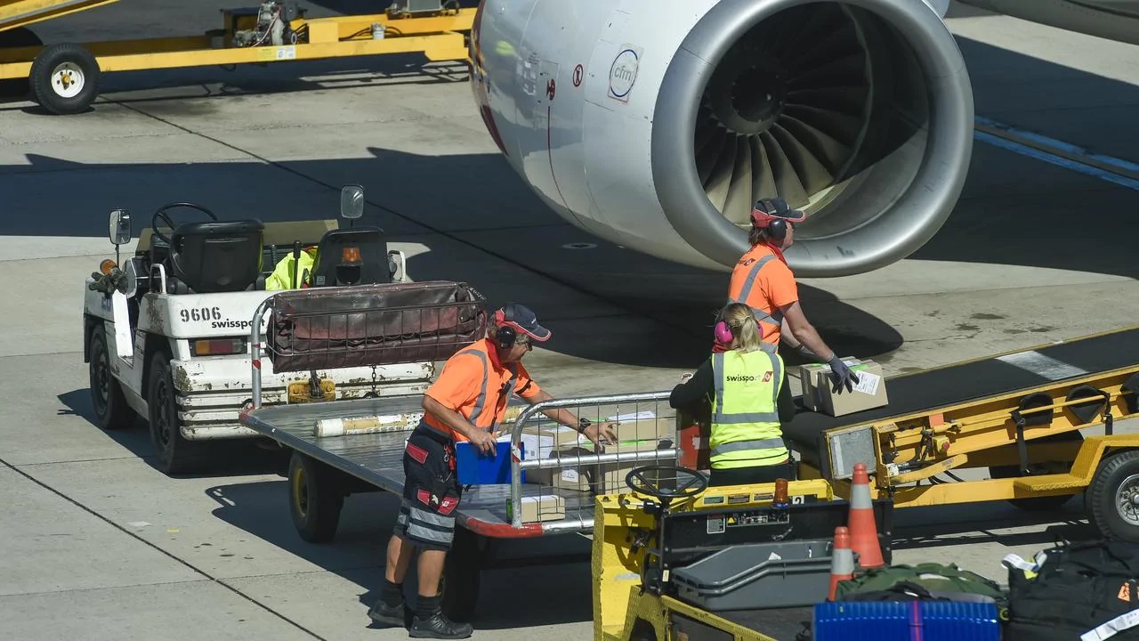 Qantas, yer personelini 2.000'den fazla azaltacak