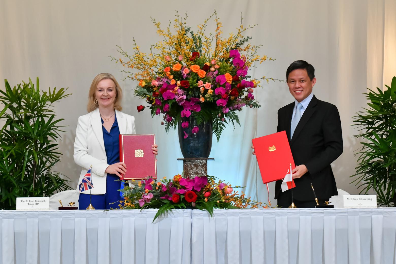 İngiltere, Singapur ile Serbest Ticaret Anlaşması İmzaladı
