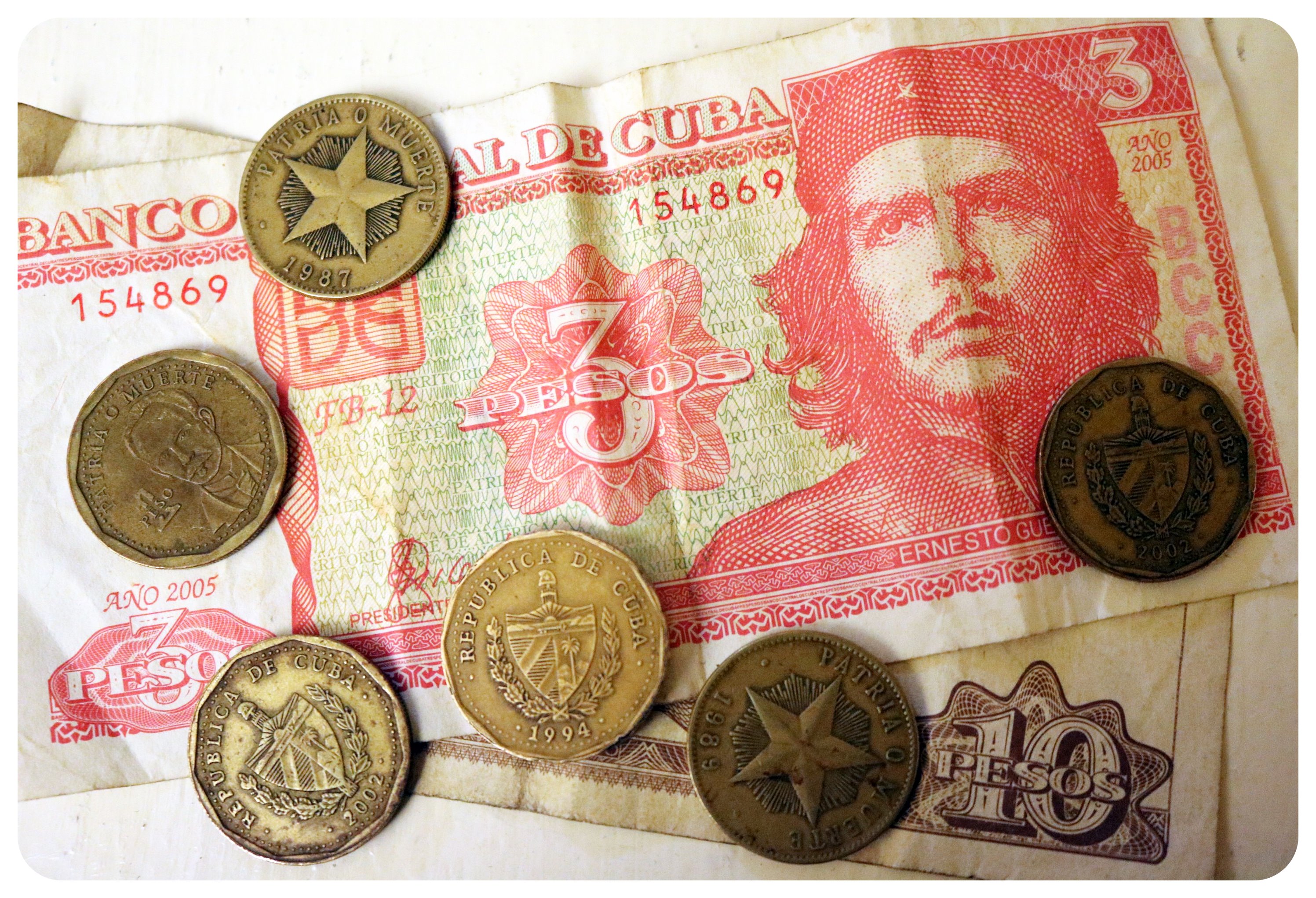 Küba, iki para biriminden birini önümüzdeki yılın başlarında kaldırmayı planlıyor