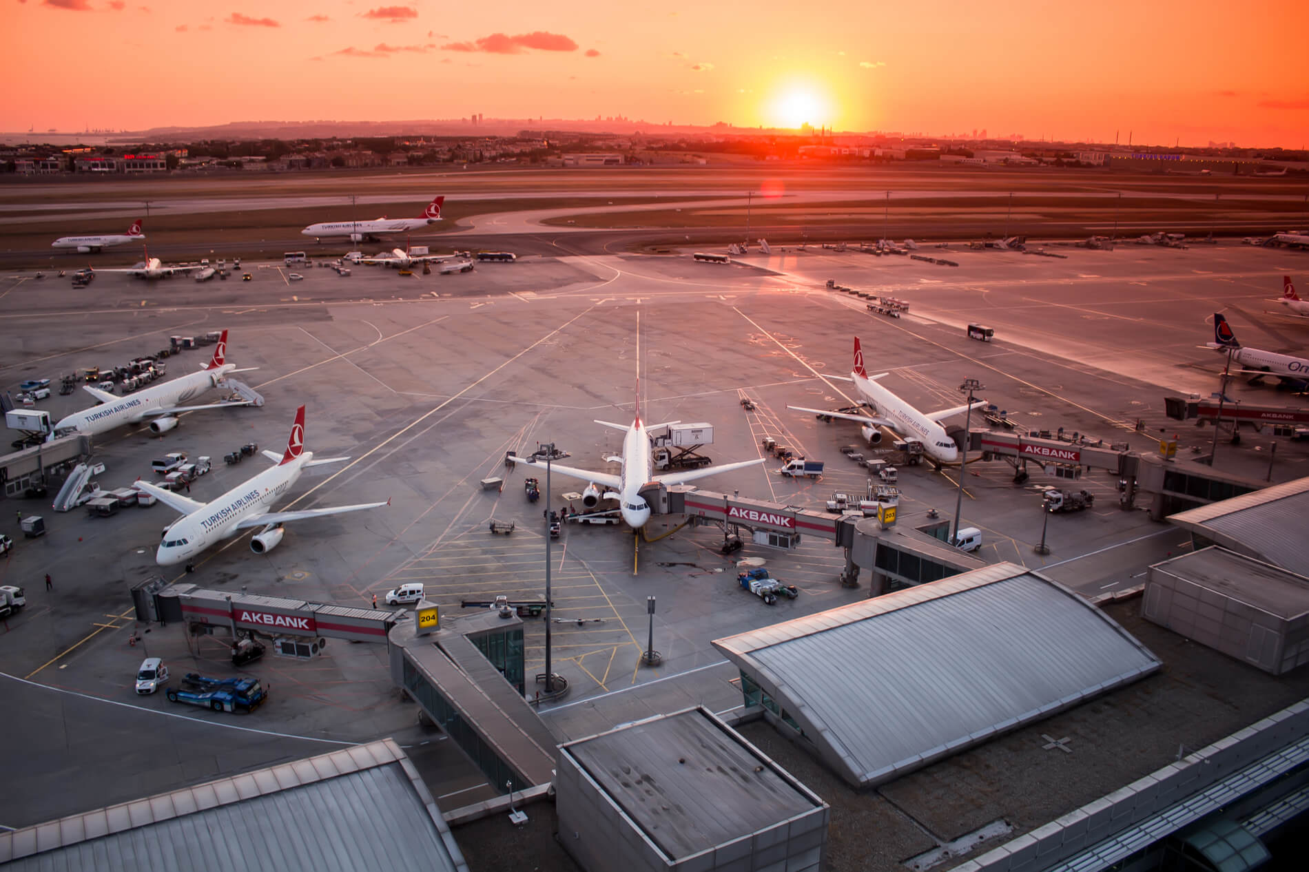Londra'nın Heathrow Havalimanı geçen yıl iki milyar pound kaybetti