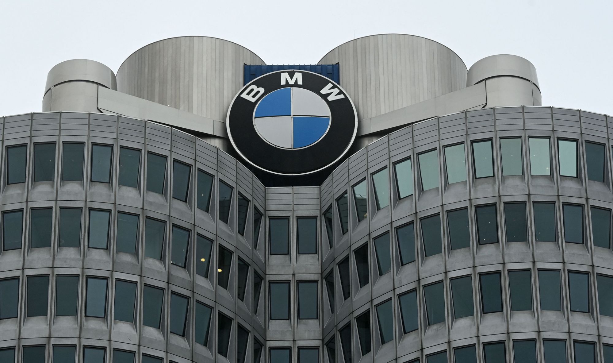 BMW expects profit growth this year