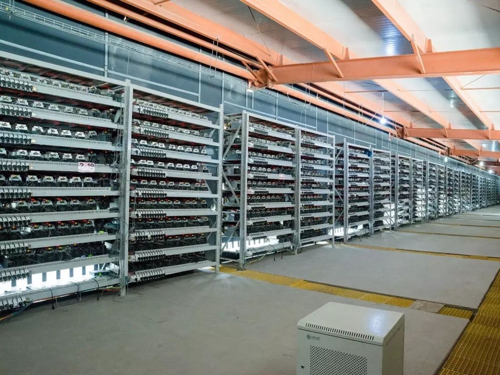 Çin eyaletlerinden biri bitcoin madenciliğini yasaklıyor