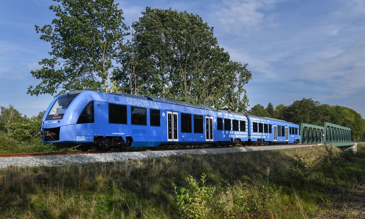 Almanya'da hidrojenle çalışan ilk tren hizmete girdi