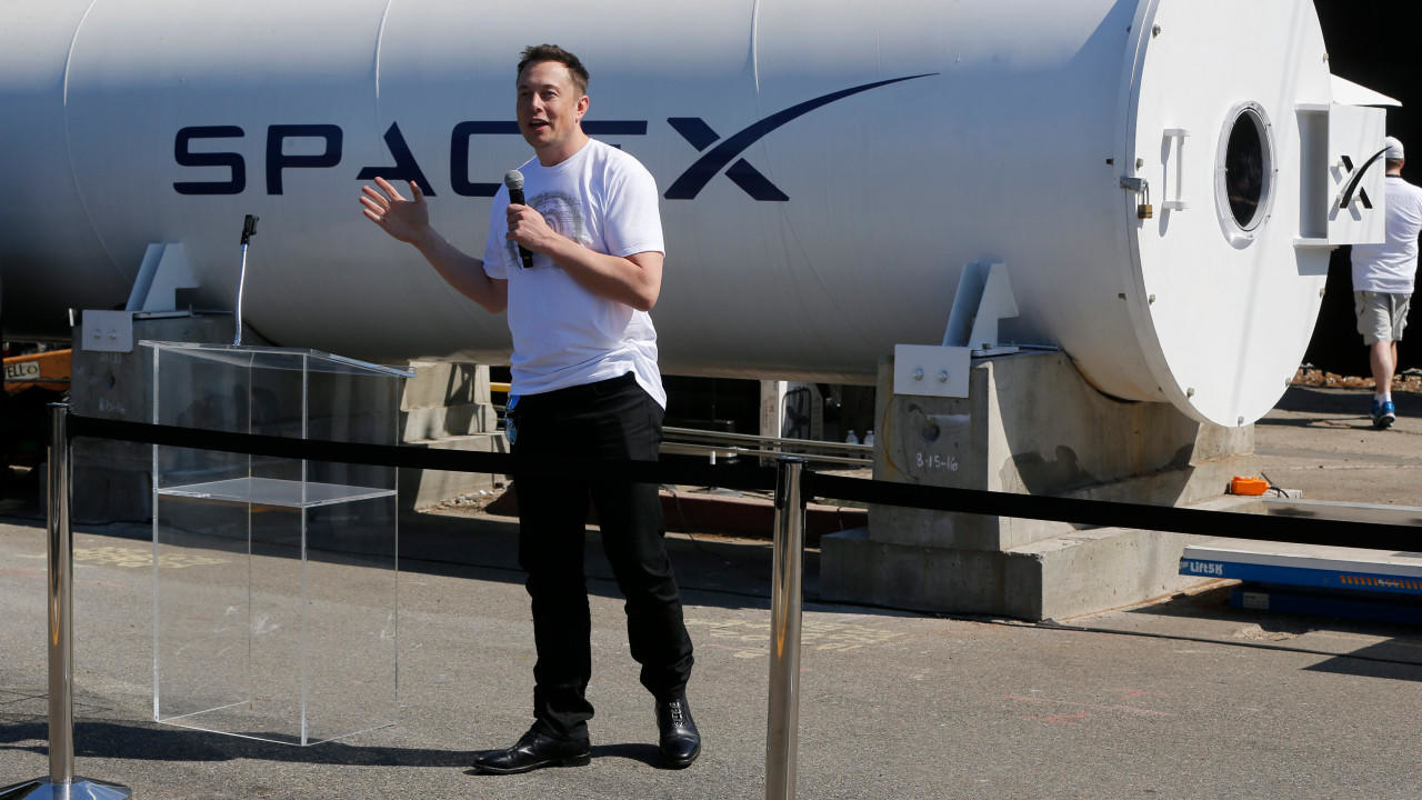NASA, SpaceX'e bir ay modülü inşa etme sözleşmesi verdi