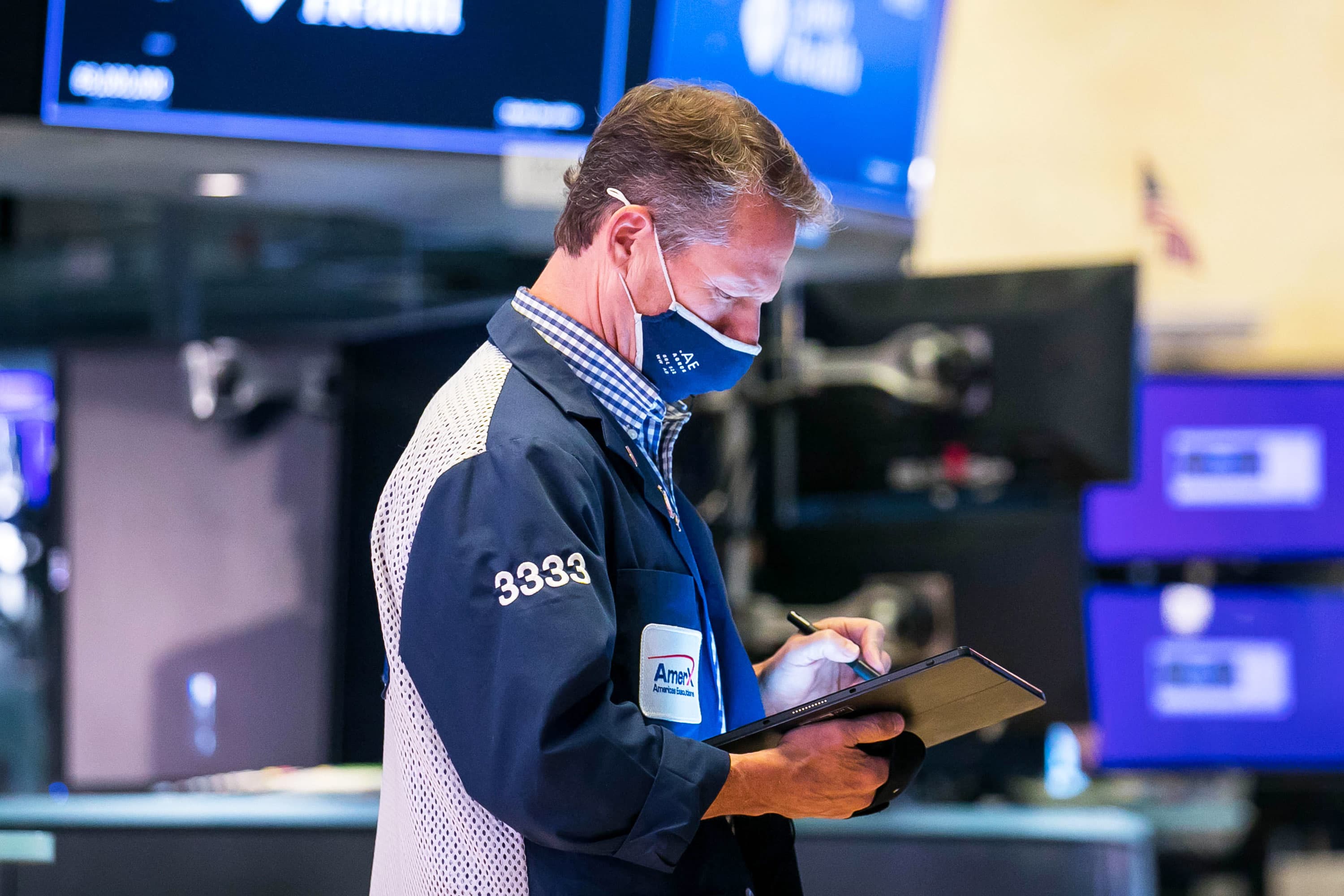 The standard US stock exchanges have weakened today