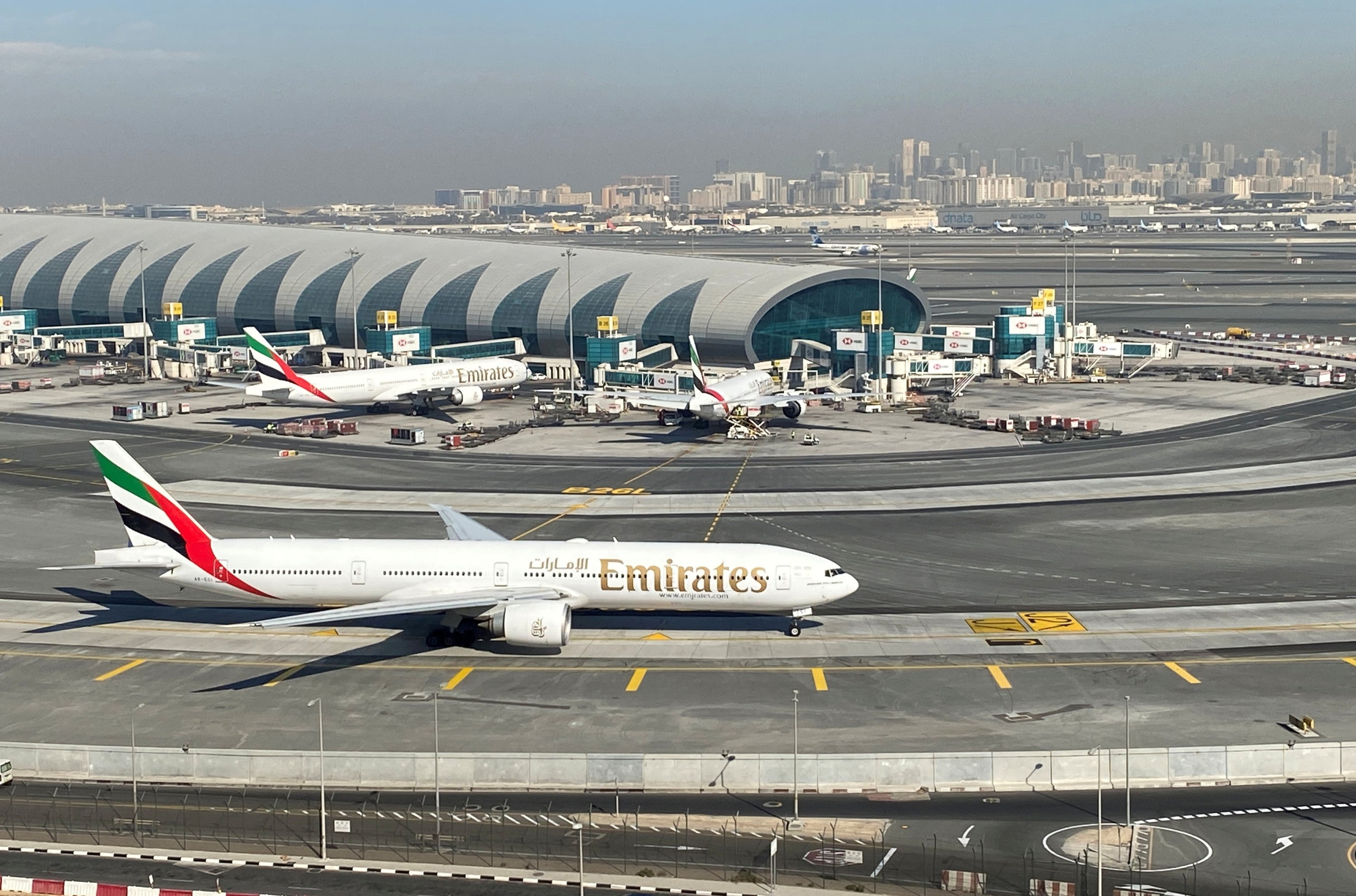 Emirates uçuşlarını güçlendiriyor ve hizmetlerini ağında genişletiyor